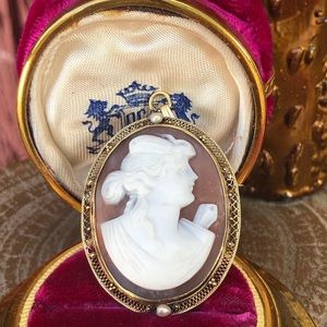 Antique 14k Large hand carved Cameo pendant brooch